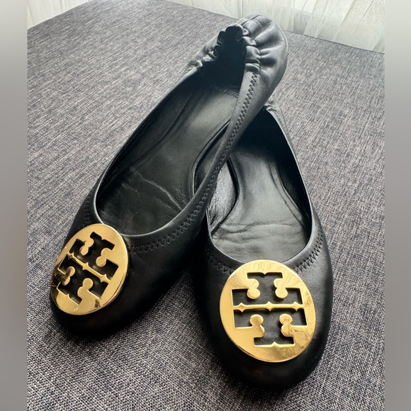 Tory Burch Black Leather Reva Logo Ballet Flats - Size 9 - Picture 3 of 14